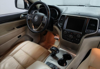 Подержанный автомобиль Jeep Grand Cherokee 2013 года (10 фото)