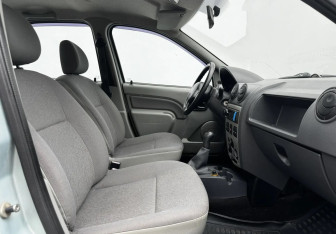 Подержанный автомобиль Renault Logan Sedan 2008 года (10 фото)