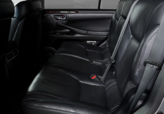 Подержанный автомобиль Lexus LX 2010 года (10 фото)