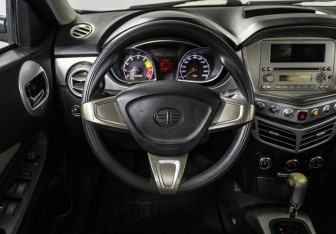 Подержанный автомобиль FAW Oley Sedan 2014 года (11 фото)