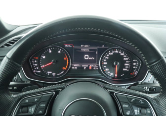 Подержанный автомобиль Audi A4 Sedan 2019 года (11 фото)
