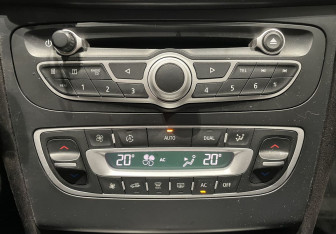 Подержанный автомобиль Renault Latitude 2011 года (14 фото)