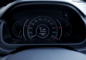 Подержанный автомобиль Honda CR-V 2014 года (11 фото)