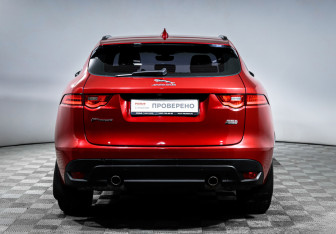 Подержанный автомобиль Jaguar F-Pace 2019 года (6 фото)