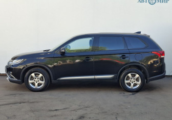 Подержанный автомобиль Mitsubishi Outlander 2017 года (8 фото)