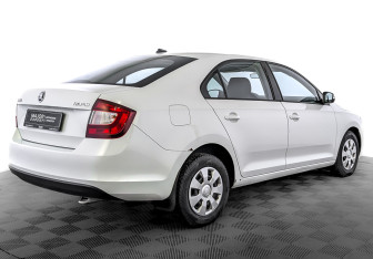 Подержанный автомобиль Skoda Rapid Liftback 2019 года (5 фото)