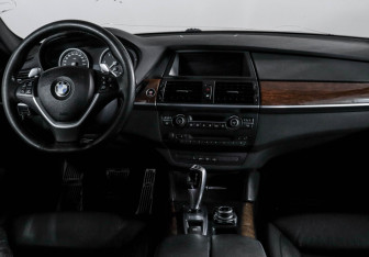 Подержанный автомобиль BMW X6 2010 года (12 фото)