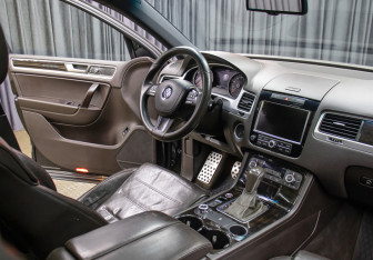 Подержанный автомобиль Volkswagen Touareg 2011 года (11 фото)