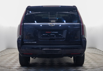Подержанный автомобиль Cadillac Escalade Suv 2015 года (3 фото)