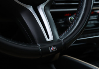 Подержанный автомобиль BMW X5 M 2018 года (25 фото)