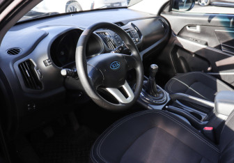 Подержанный автомобиль Kia Sportage 2012 года (7 фото)