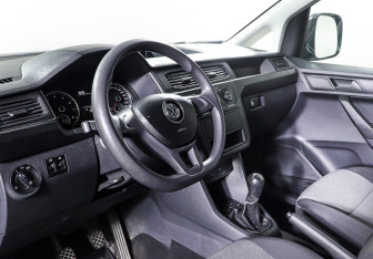 Подержанный автомобиль Volkswagen Caddy Compactvan 2019 года (13 фото)