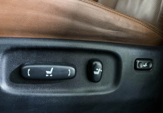 Подержанный автомобиль Toyota Land Cruiser Suv 2014 года (18 фото)
