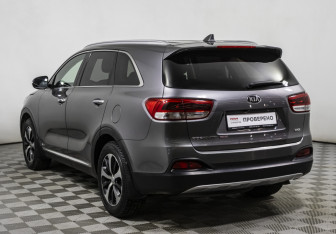 Подержанный автомобиль Kia Sorento 2017 года (7 фото)