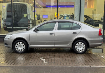 Подержанный автомобиль Skoda Octavia Liftback 2011 года (5 фото)