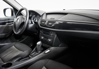 Подержанный автомобиль BMW X1 2011 года (9 фото)