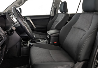 Подержанный автомобиль Toyota Land Cruiser Prado 2019 года (20 фото)