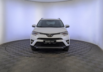 Подержанный автомобиль Toyota RAV4 2019 года (2 фото)