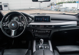 Подержанный автомобиль BMW X5 2016 года (13 фото)