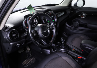 Подержанный автомобиль MINI Hatch 2018 года (15 фото)