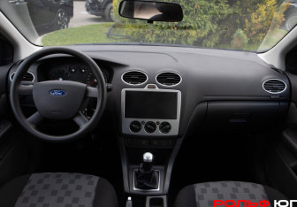 Подержанный автомобиль Ford Focus Wagon 2006 года (11 фото)