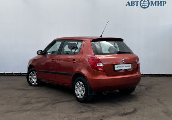 Подержанный автомобиль Skoda Fabia Hatchback 2010 года (7 фото)