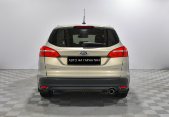 Подержанный автомобиль Ford Focus Hatchback 2017 года (4 фото)