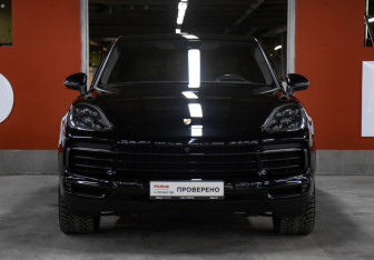 Подержанный автомобиль Porsche Cayenne 2020 года (2 фото)