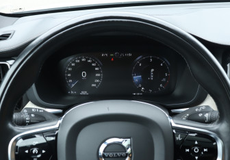 Подержанный автомобиль Volvo XC60 2020 года (11 фото)