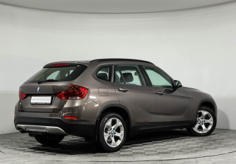 Подержанный автомобиль BMW X1 2014 года (2 фото)