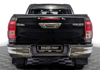 Подержанный автомобиль Toyota Hilux 2021 года (6 фото)