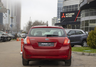 Подержанный автомобиль Kia Ceed Hatchback 2011 года (6 фото)