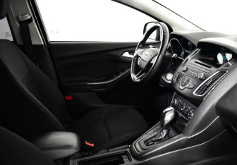 Подержанный автомобиль Ford Focus Hatchback 2016 года (7 фото)