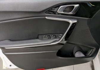 Подержанный автомобиль Kia Ceed Hatchback 2018 года (11 фото)