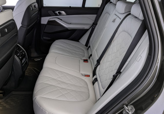 Подержанный автомобиль BMW X5 2024 года (18 фото)