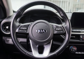 Подержанный автомобиль Kia Cerato Sedan 2019 года (14 фото)