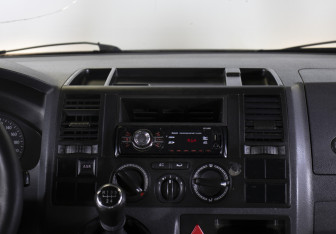 Подержанный автомобиль Volkswagen Transporter Van 2005 года (15 фото)