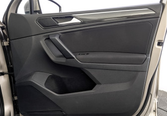 Подержанный автомобиль Volkswagen Tiguan 2018 года (25 фото)