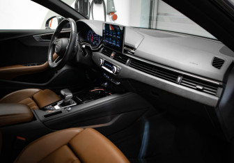 Подержанный автомобиль Audi A5 Liftback 2021 года (25 фото)