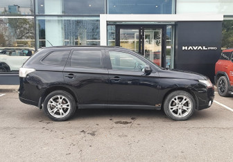 Подержанный автомобиль Mitsubishi Outlander 2012 года (4 фото)