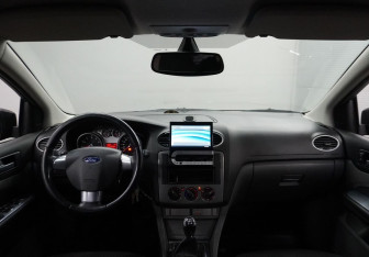 Подержанный автомобиль Ford Focus Sedan 2009 года (11 фото)