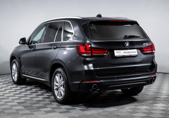 Подержанный автомобиль BMW X5 2014 года (7 фото)