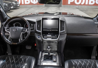Подержанный автомобиль Toyota Land Cruiser Suv 2018 года (14 фото)