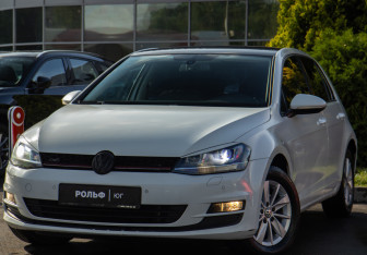 Подержанный автомобиль Volkswagen Golf Hatchback 2013 года (18 фото)