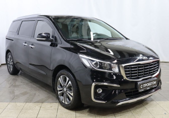 Подержанный автомобиль Kia Carnival 2018 года (3 фото)