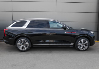 Подержанный автомобиль Hongqi E-HS9 2020 года (4 фото)