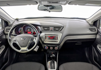 Подержанный автомобиль Kia Rio Hatchback 2017 года (14 фото)