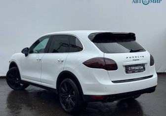 Подержанный автомобиль Porsche Cayenne 2012 года (6 фото)