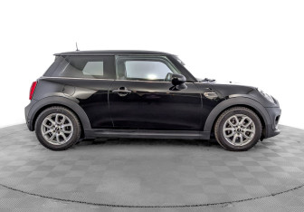 Подержанный автомобиль MINI Hatch 2016 года (4 фото)