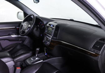 Подержанный автомобиль Hyundai Santa Fe 2010 года (10 фото)